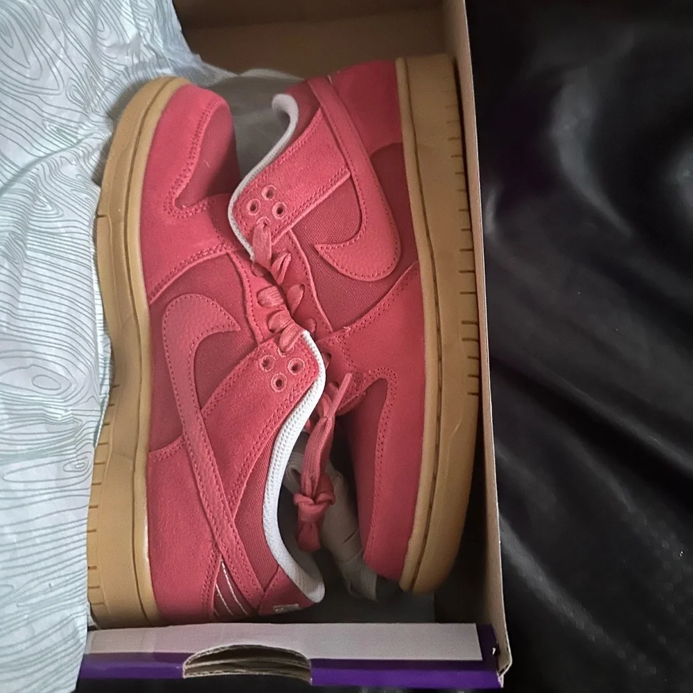 Dunks - Picture 1 of 1